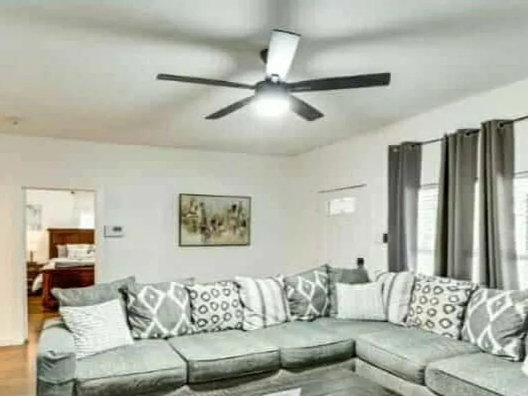 401 N Polk St — Photo 3