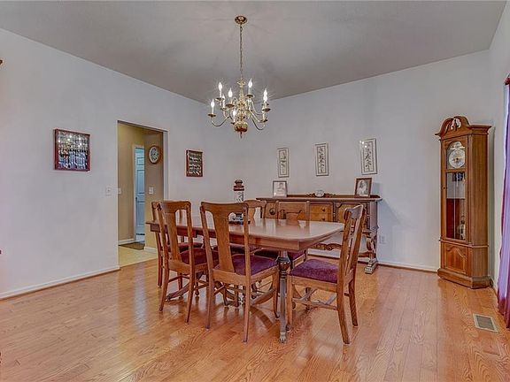 4th image of 1518 Emma Ln