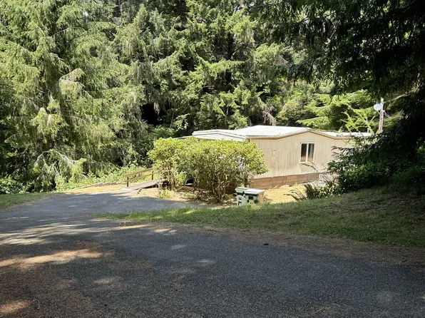 92553 Cascade Ln, Coos Bay, OR 97420
