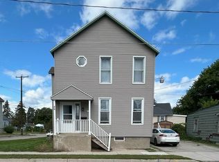 518 13th Ave, Menominee, MI 49858