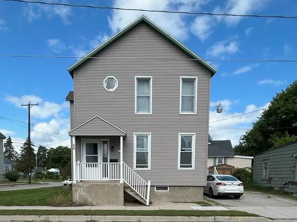 518 13th Ave, Menominee, MI 49858