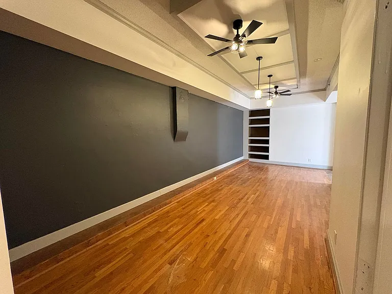110 W Summit Hill Dr — Photo 14