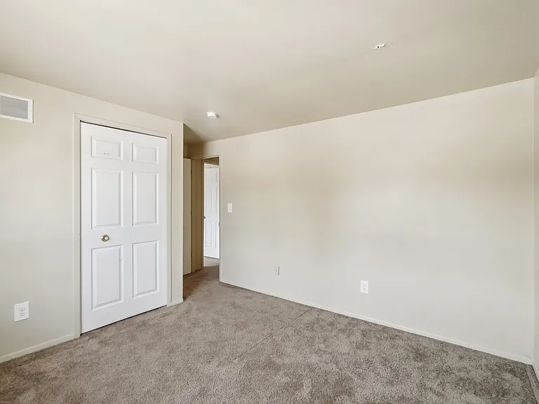 Creekside Apartments — Photo 36