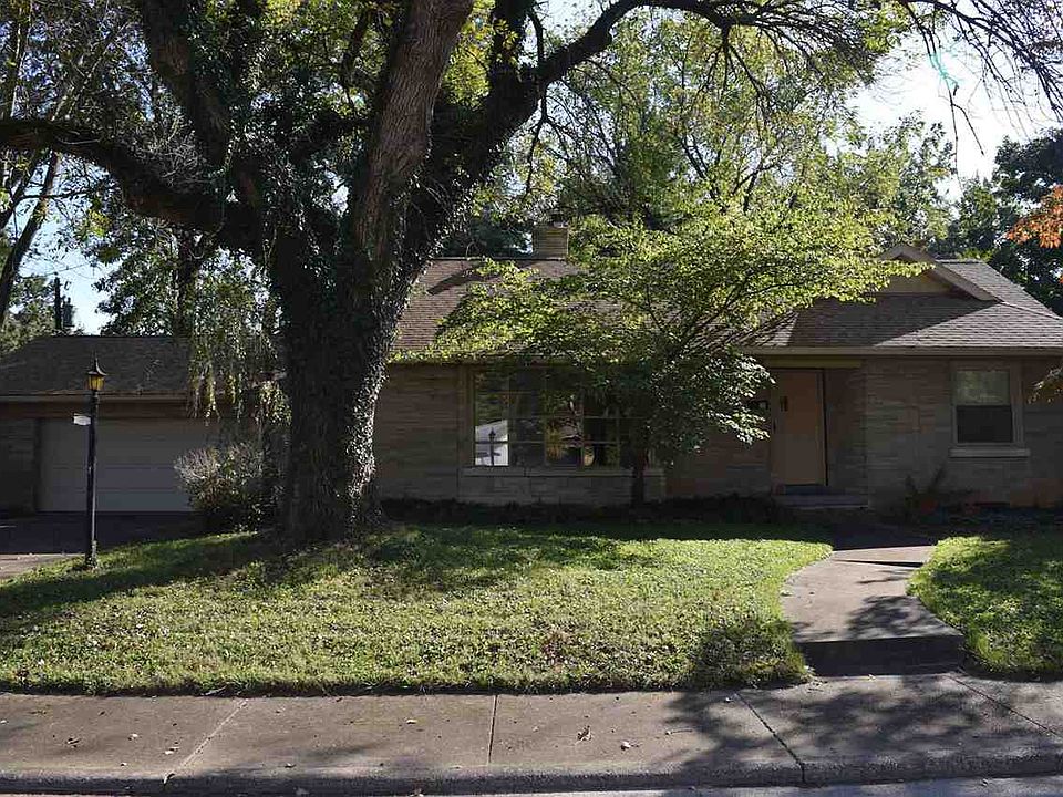 1st image of 2701 E Blackford Ave