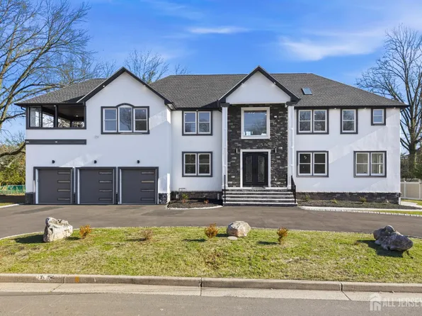 4 Hemlock Dr, Edison, NJ 08820