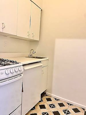 3rd image of 301 E 49th St APT 6D