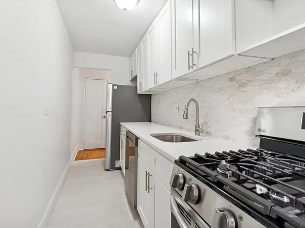 67-12 Yellowstone Boulevard image 8 of 13