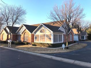 919 Bridges Dr, Arlington, TX 76012