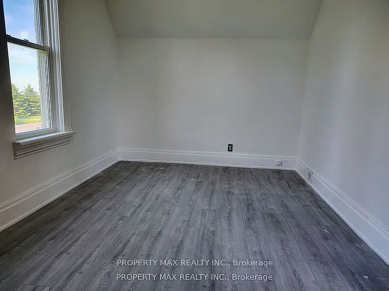 5363 Davis Dr — Photo 23