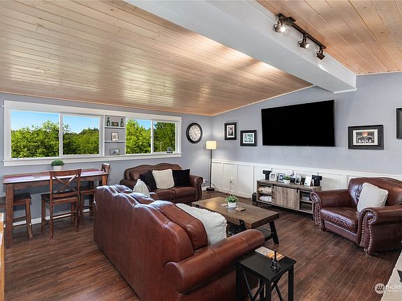 4th image of 305 NE Waaga Way