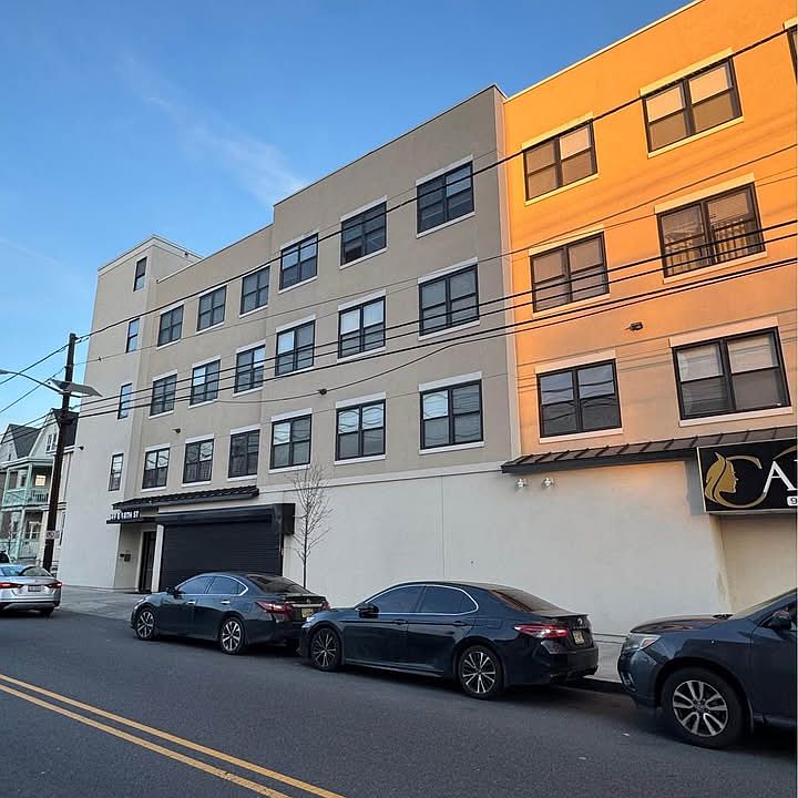 1st image of 449 E 18th St #1