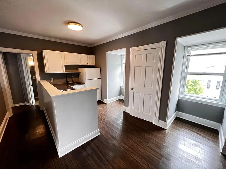 406 N Queen St #4 — Photo 8