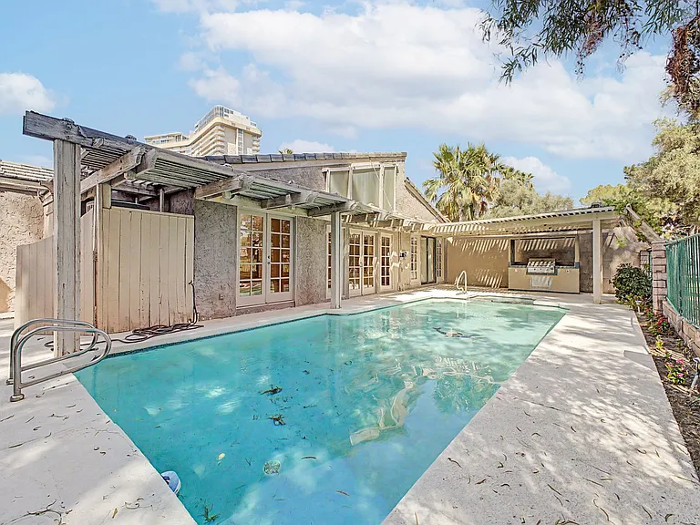 3172 Bel Air Dr — Photo 35