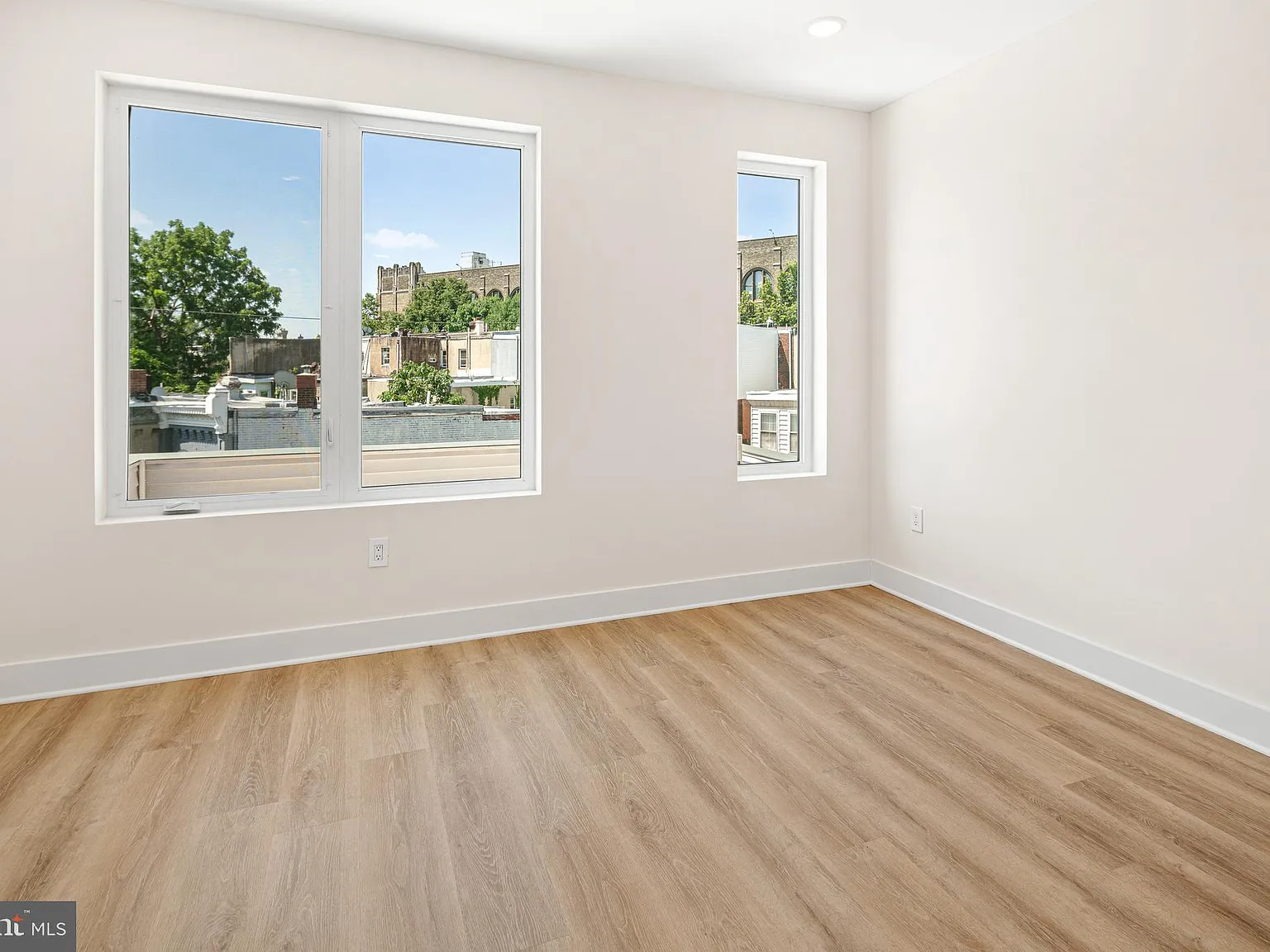 2 bed, 779 sqft, $1,700 — Photo 2