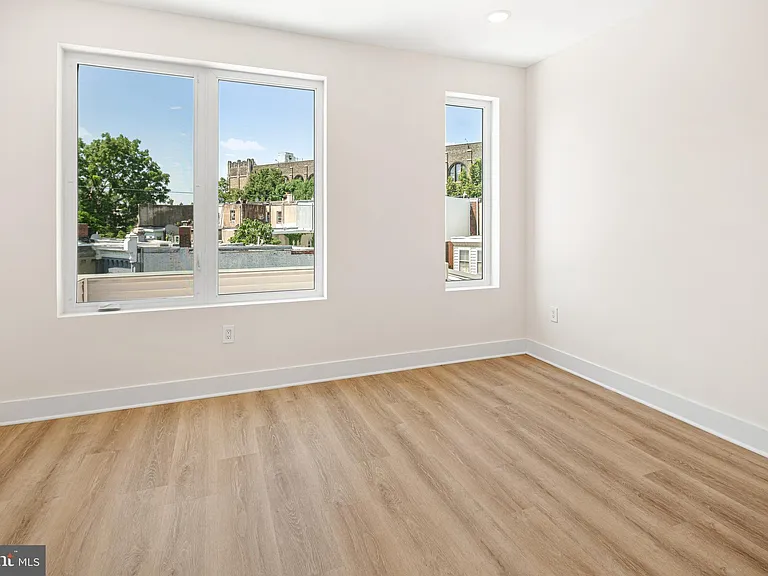 5217 Warren St #1/2-4 — Photo 3