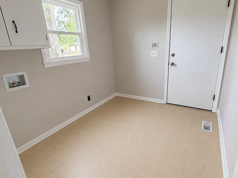 100 Rollingwood Dr — Photo 5