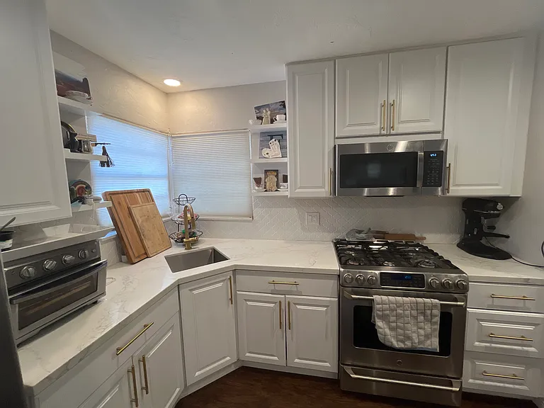 2826 E Elm St — Photo 10