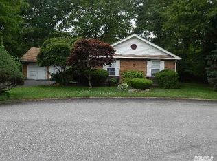10 Franklin Ave, Medford, NY 11763