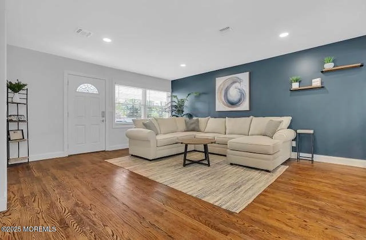 4 bed, 1800 sqft, $3,000 — Photo 4