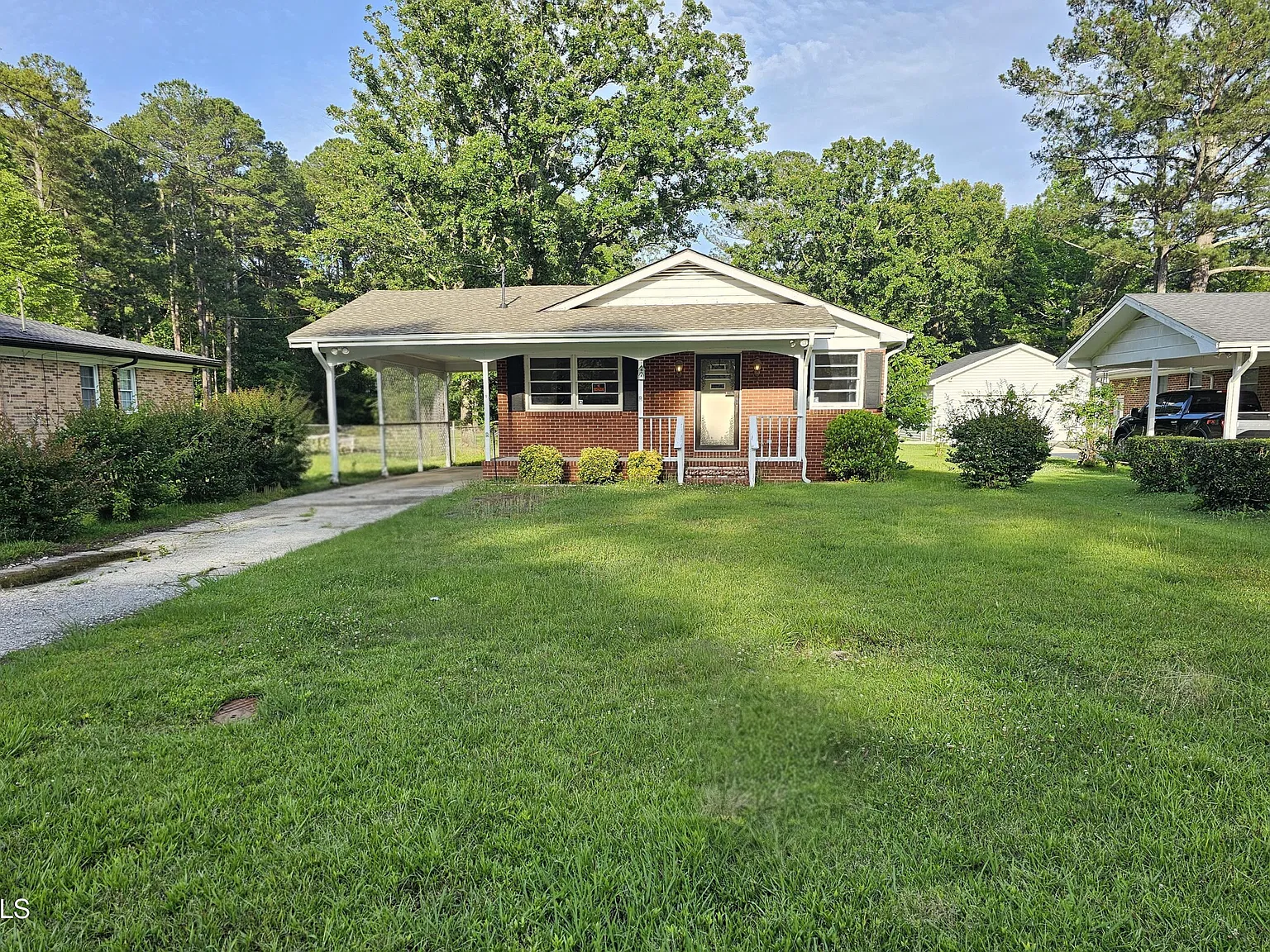 3 bed, 1.0 bath, $1,675 — Photo 2