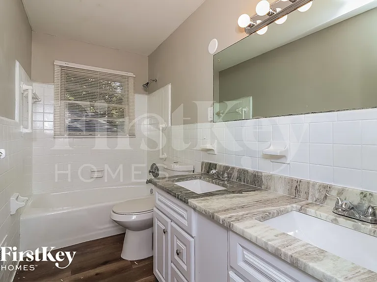 5379 Park Ave — Photo 11