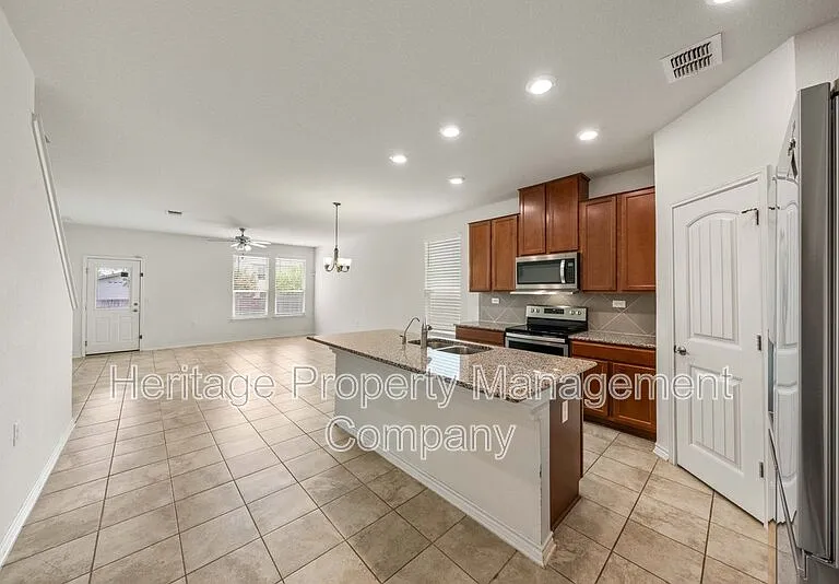 7347 Bluebonnet Bay — Photo 9