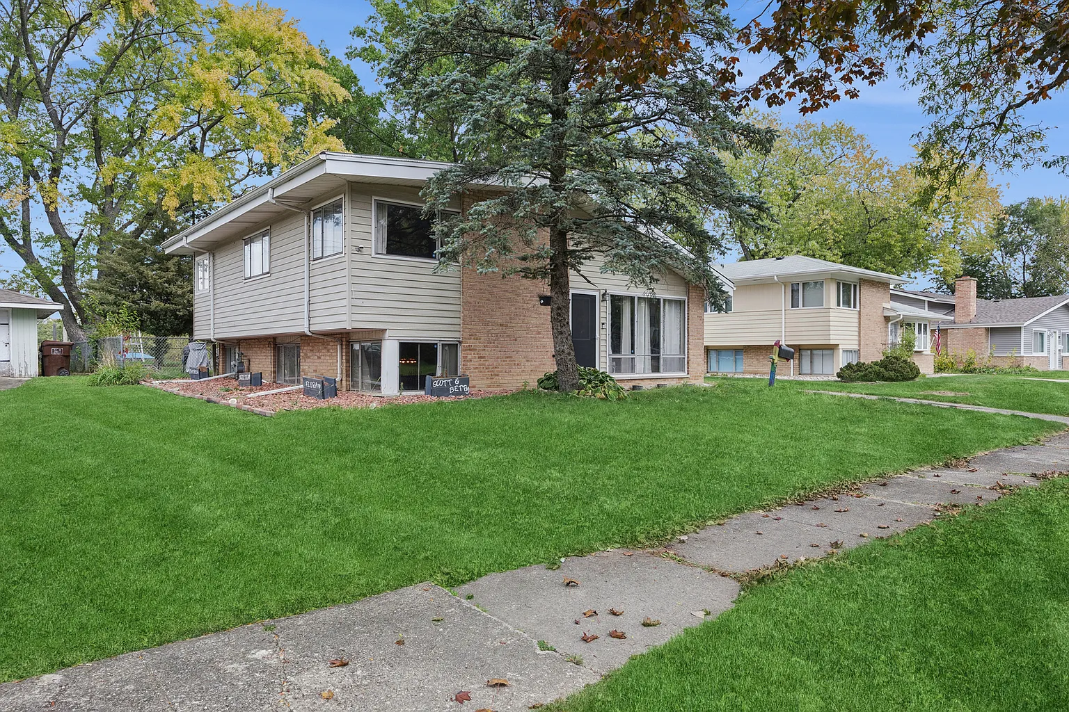 356 Winnebago St photo 1