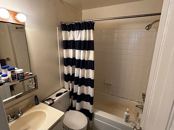4th image of 159 E McMillan St #23