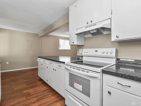 5th image of 308 Jackson St