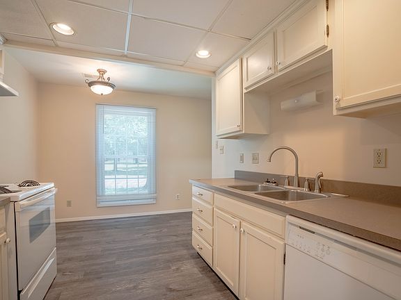 3rd image of 1807 Monticello Park Dr #1807