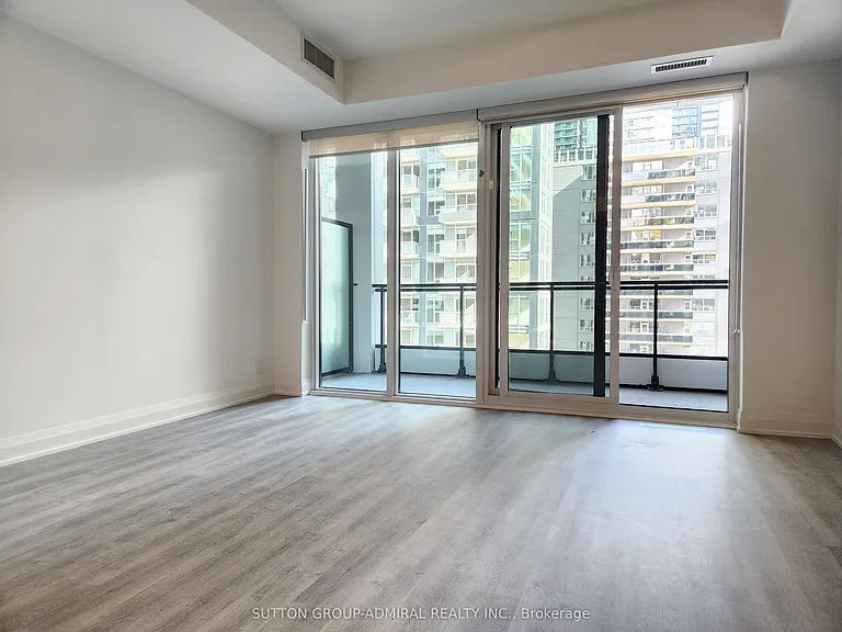 65 Broadway Ave #320 — Photo 2