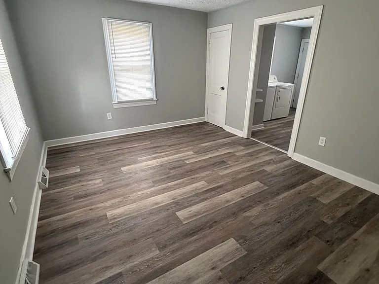 711 Dennis St — Photo 3