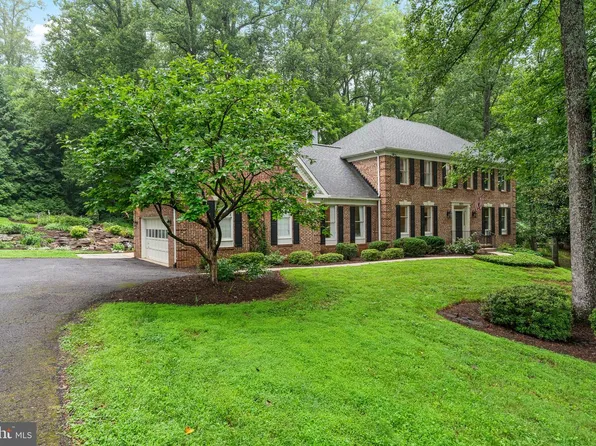 8464 Turkey Run Dr, Warrenton, VA 20187