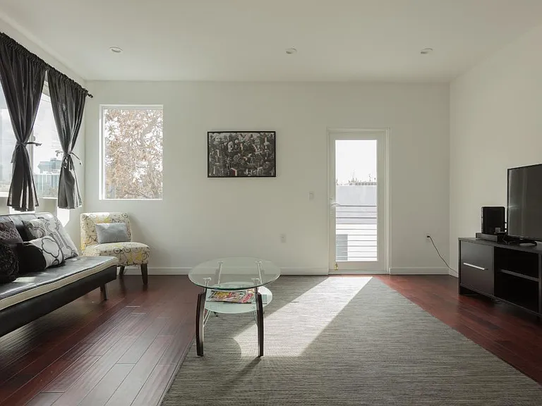 307 N Douglas St #307 — Photo 3