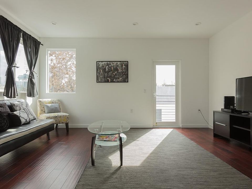 1st image of 307 N Douglas St #307
