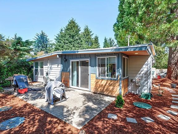 5th image of 1011 SE 36th St #A
