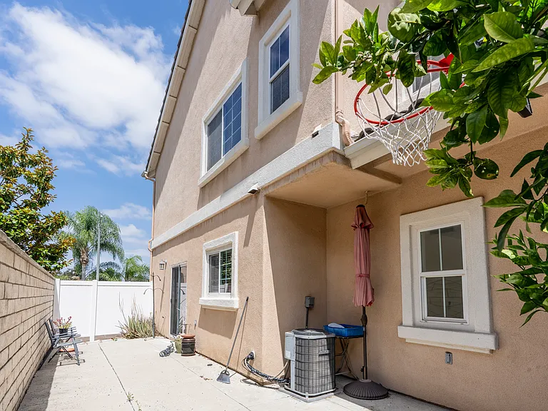 10623 Mona Way — Photo 15