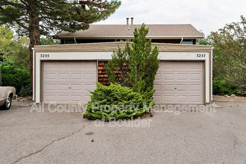 3257 Stanford Ave