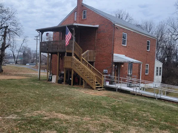 490 Hedrick Ave #B, Martinsburg, WV 25405