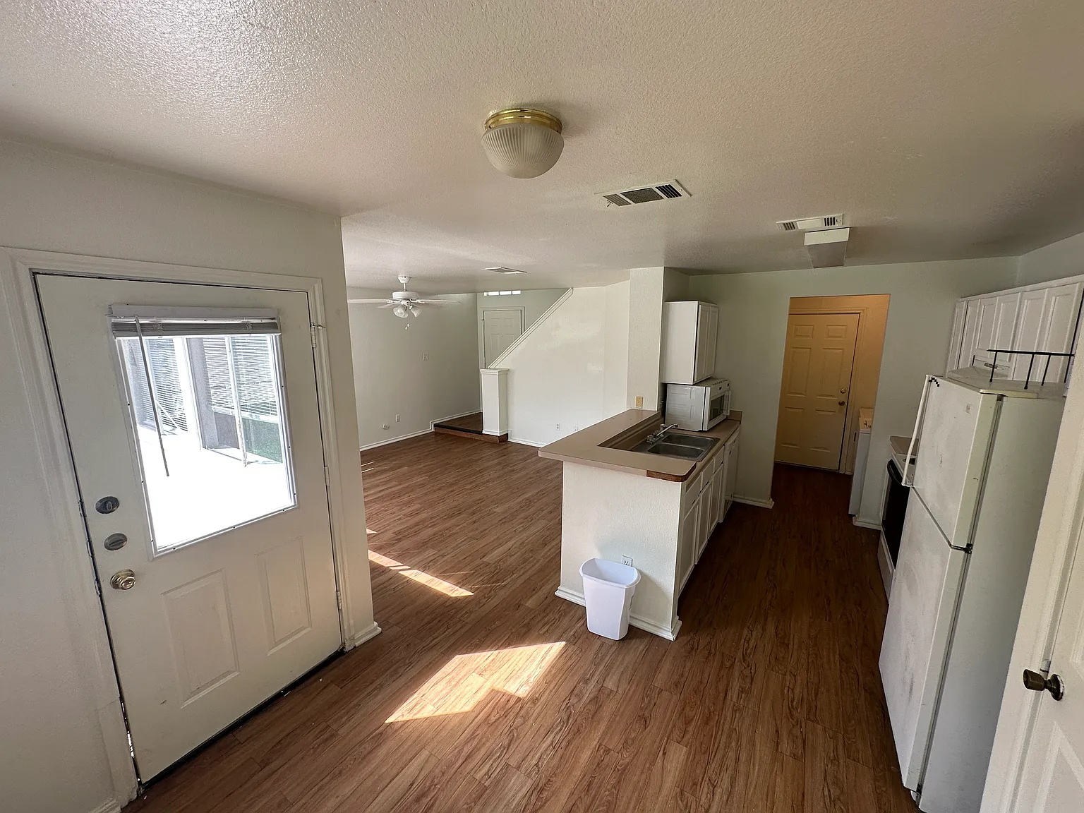 3 bed, 1213 sqft, $1,750 — Photo 1