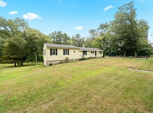 756 Snipatuit Rd, Rochester, MA 02770