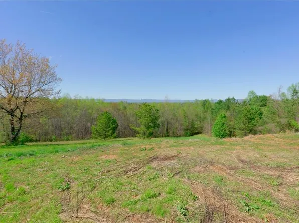 287 High Ridge Rd, Mount Airy, NC 27030