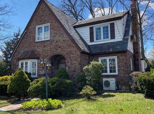 450 W Valley Stream Blvd, Valley Stream, NY 11580