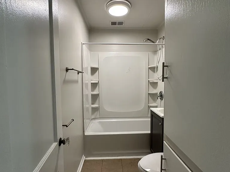 2101 S Pershing Dr — Photo 10