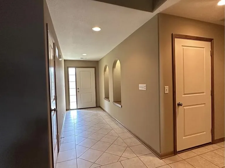 505 NW Highcliffe Dr — Photo 9