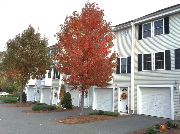 97 Hildreth St, Lowell, MA 01850