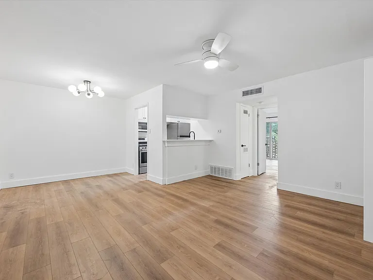 1202 Newning Ave #114 — Photo 4