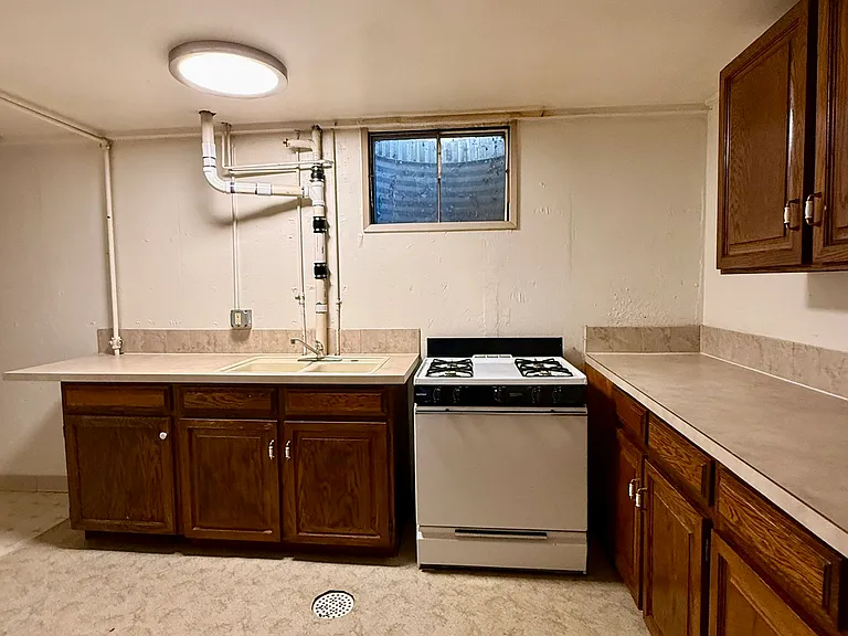 610 Cowan St #1/2 — Photo 7