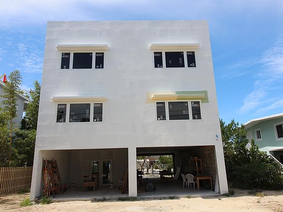 3rd image of 131 Ojibway Avenue
