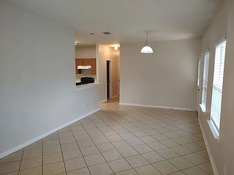 2206 S Bagdad Rd #B — Photo 3